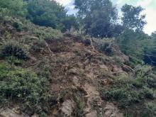 Il costone di roccia parzialmente franato a Fabbriche