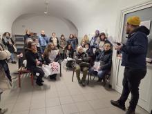 Un gruppo di volontari riceve le istruzioni per procedere alla Rilevazione