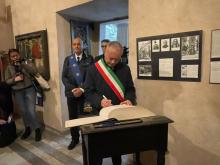 Casibba firma il registro