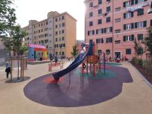 Il nuovo scivolo a disposizione dei bimbi