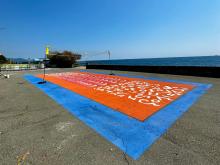 Il nuovo campetto da volley di piazzale carristi d'Italia, con il mare sullo sfondo