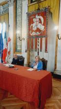 Il comandante Fabio Manzo e la assessora Arianna Viscogliosi in Salone di Rappresentanza per la conferenza stampa