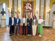 Foto di gruppo: il team di subacquei, l'assessore Bianchi, Claudia Cerioli e Valeria Magliano