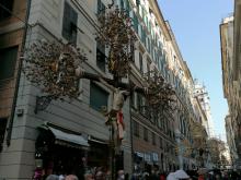 primo piano di un Cristo e dei cristezzanti in via San Lorenzo