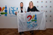consegna bandiera Genova 2024 ad assessore regionale Ferro