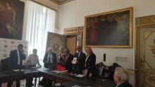 relatori e Campora in piedi 