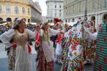 Esibizione del Gruppo Folcloristico Città di Genova prima dell'accensione del falò