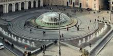 Un'immagine di piazza De Ferrari con la fontana attiva Un'immagine di piazza De Ferrari con la fontana attiva