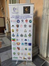 Il roll-up fuori dal Salone con tutte le realtà aderenti a "Un Calcio alla Guerra - Kick War Away"