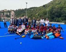 foto di gruppo - presentazione nuovo campo "Giorgio Arnaldi" di hockey su prato