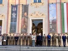 Le Autorità militari e civili schierate davanti a Palazzo Ducale durante il discorso della sindaca Salis