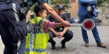 La Polizia Locale in un momento di formazione con i giovani (foto di repertorio)