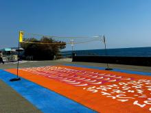 Il nuovo campetto da volley di piazzale carristi d'Italia, con il mare sullo sfondo