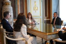 L'assessora Beghin al tavolo dell'Ufficio di rappresentanza della sindaca durante l'incontro