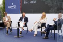 La sindaca Salis insieme ai dirigenti di Sampdoria e Genoa durante il dibattito sul futuro dello stadio Ferraris