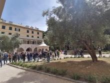 veduta della facciata dal giardini