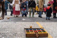 Giochi con i bambini in piazza Fontane Marose 2