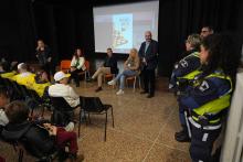 Un momento della festa al teatro Iqbal: presente anche la presidente di Municipio Simona Cosso