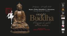 flyer mostra - una statua del Buddha e accanto il titolo della mostra