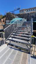la nuova scala di accesso agli ex Capo Marina - foto dal basso
