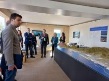 mipim mascia, con altri, davanti al plastico