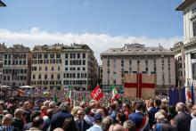 Piazza Matteotti affollata per la conclusione delle celebrazioni del 25 aprile