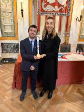 Matteo Repetto della ASD Lino Team insieme alla sindaca Silvia Salis, a margine della conferenza stampa