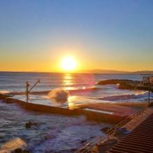 molo della Motonautica al tramonto con mare mosso