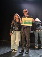 Premiazione scuola infanzia D'Eramo: assessore Robotti con la maestra