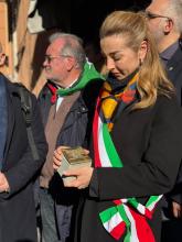 sindaca salis con pietra inciampo