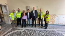 sopralluogo Villa De Mari - foto  di gruppo - sullo sfondo una porzione di affresco cinquecentesco