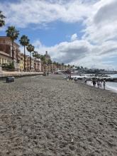 La spiaggia di Pegli durante la pulizia