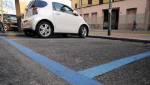 Auto su strisce blu