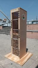 Il "Mozzicometro", il contenitore di legno dove saranno conferiti i mozziconi raccolti per essere esposti al Suq Festival