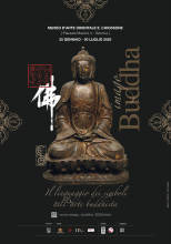 flyer mostra - una statua del Buddha e accanto il titolo della mostra