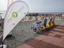 carrozzina e in primo piano vela cn logo startappe