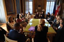 La delegazione seduta al tavolo insieme alla assessora Bruzzone ed al consigliere delegato Kaabour