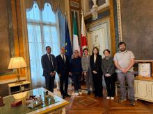 Foto di gruppo nell'Ufficio di rappresentanza della sindaca: si riconoscono l'assessora Bruzzone e il consigliere Kaabour Foto di gruppo nell'Ufficio di rappresentanza della sindaca: si riconoscono l'assessora Bruzzone e il consigliere Kaabour