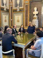 L'assessora Bruzzone "coordina" l'incontro al tavolo con gli ospiti sudcoreani L'assessora Bruzzone "coordina" l'incontro al tavolo con gli ospiti sudcoreani