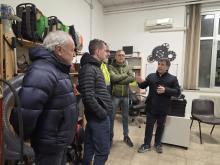 L'assessore Ferrante in via Canevari durante il suo tour delle associazioni di Protezione civile